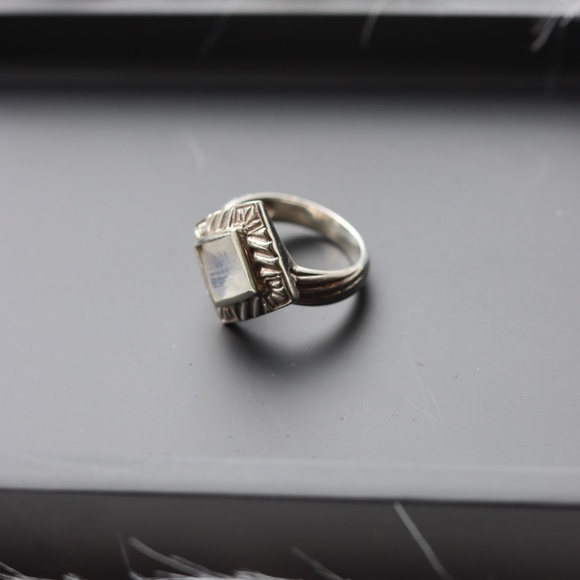 Vintage Inspired Moonstone Sterling Silver Ring - Picture 3 of 3